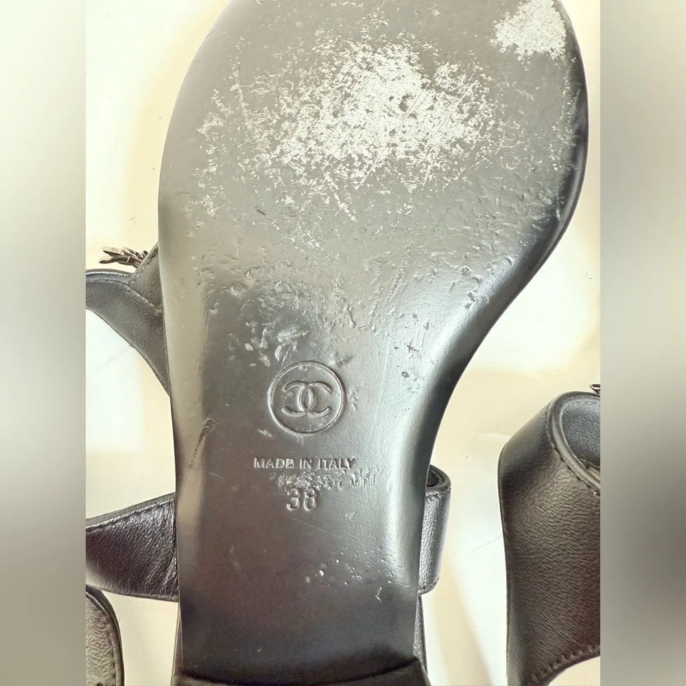 Chanel Black Calfskin Leather Interlocking CC leaf pattern thong flat sandals 38
